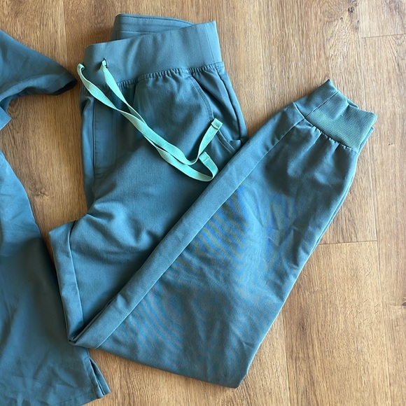 FIGS Scrub Set Small - Picture 3 of 6